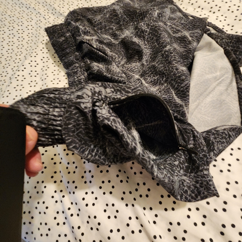 NWT.. Women's shorts - Picture 11 of 12